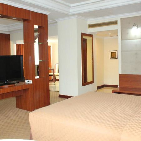 Singgasana Hotel Makassar Ngoại thất bức ảnh