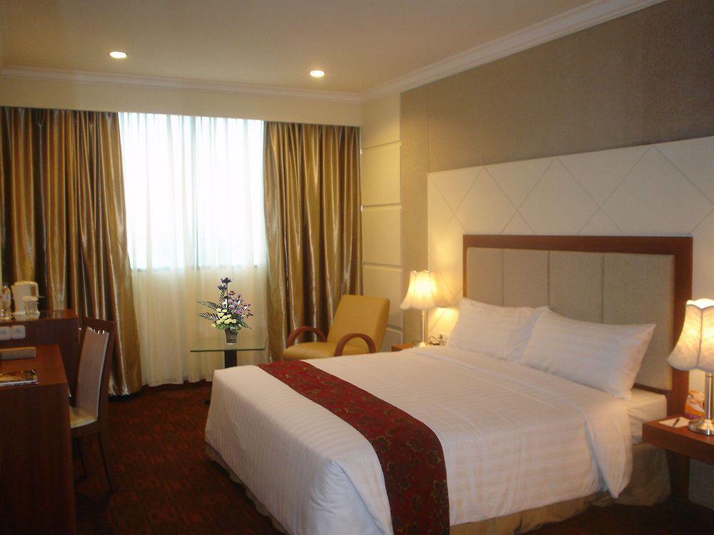 Singgasana Hotel Makassar Ngoại thất bức ảnh