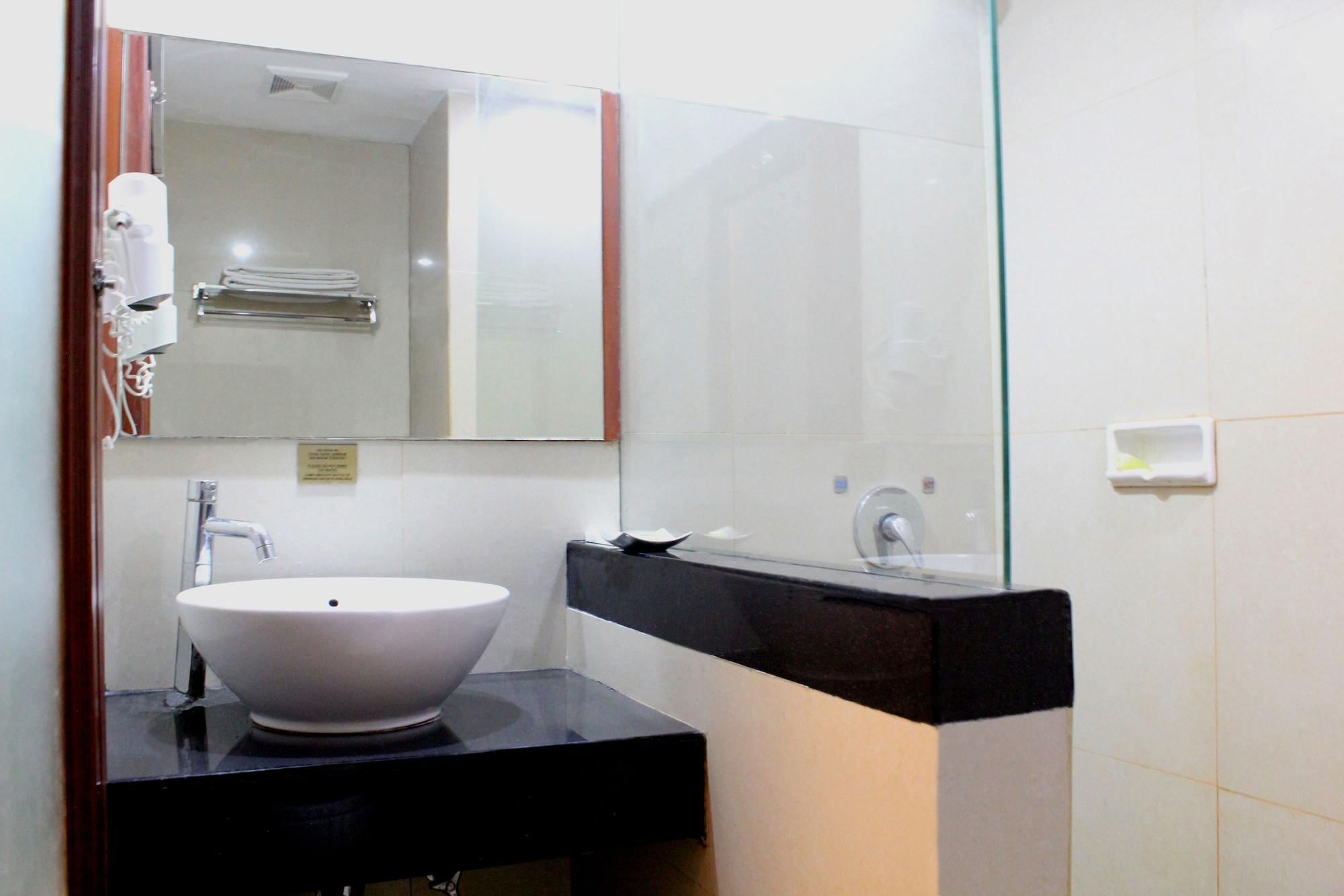 Singgasana Hotel Makassar Ngoại thất bức ảnh