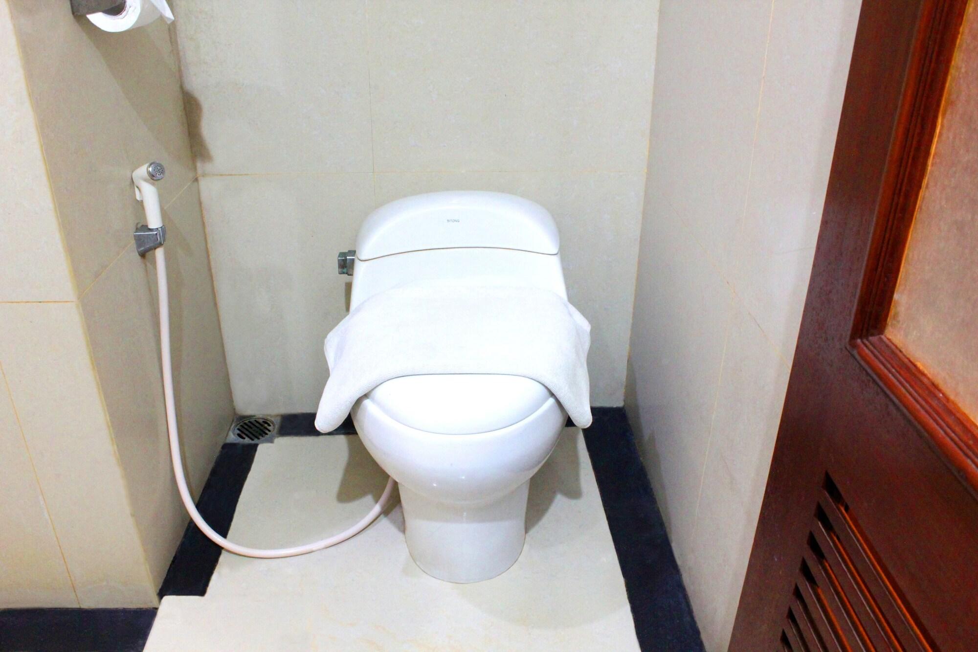 Singgasana Hotel Makassar Ngoại thất bức ảnh