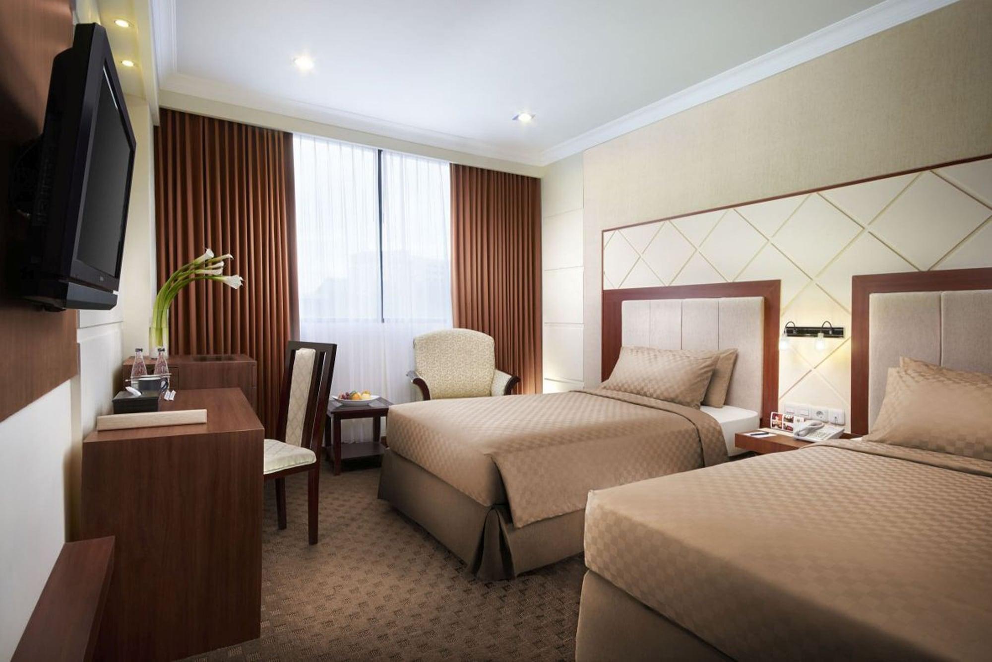 Singgasana Hotel Makassar Ngoại thất bức ảnh