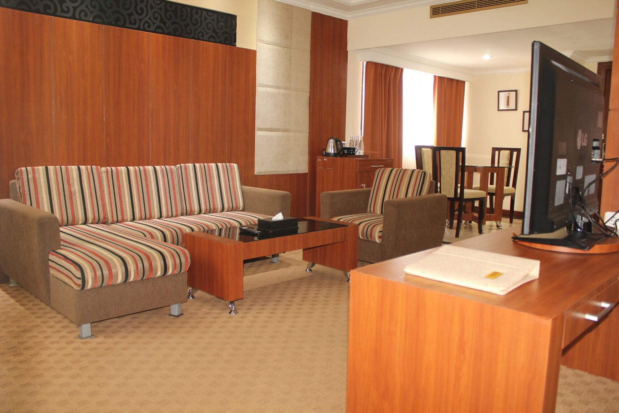 Singgasana Hotel Makassar Ngoại thất bức ảnh
