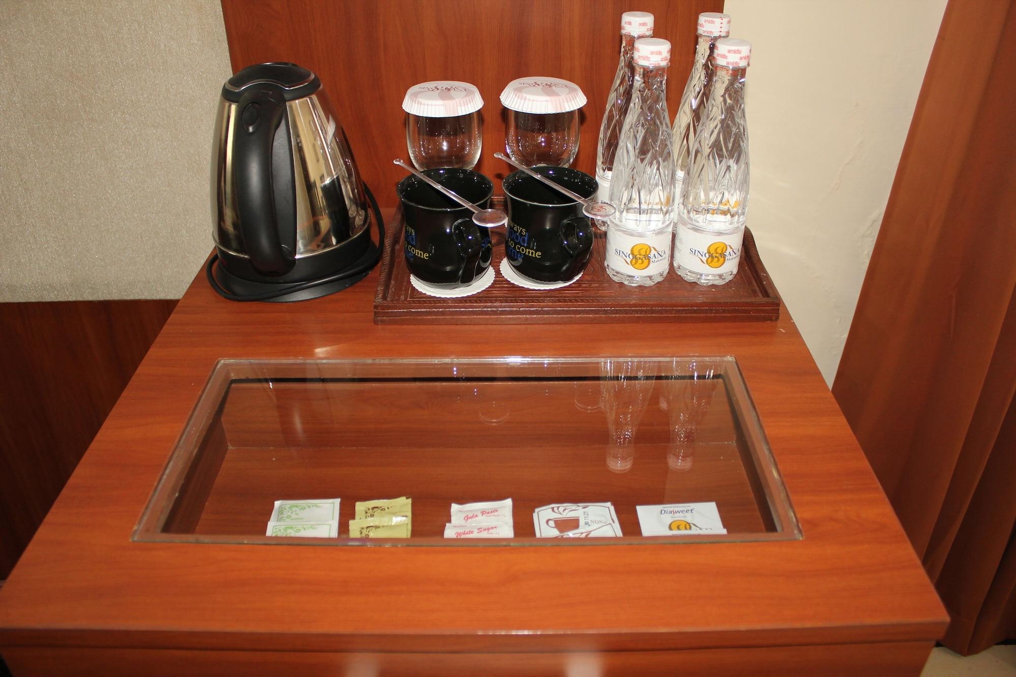 Singgasana Hotel Makassar Ngoại thất bức ảnh