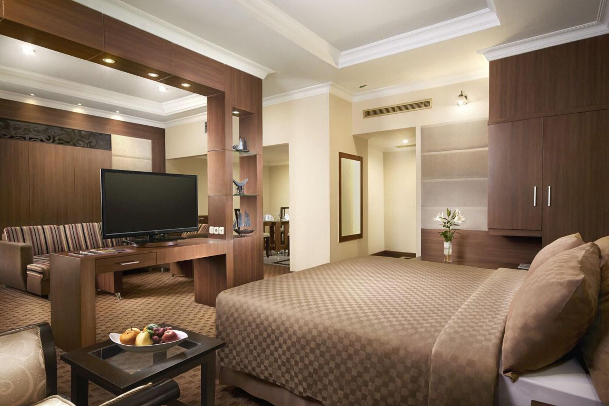 Singgasana Hotel Makassar Ngoại thất bức ảnh