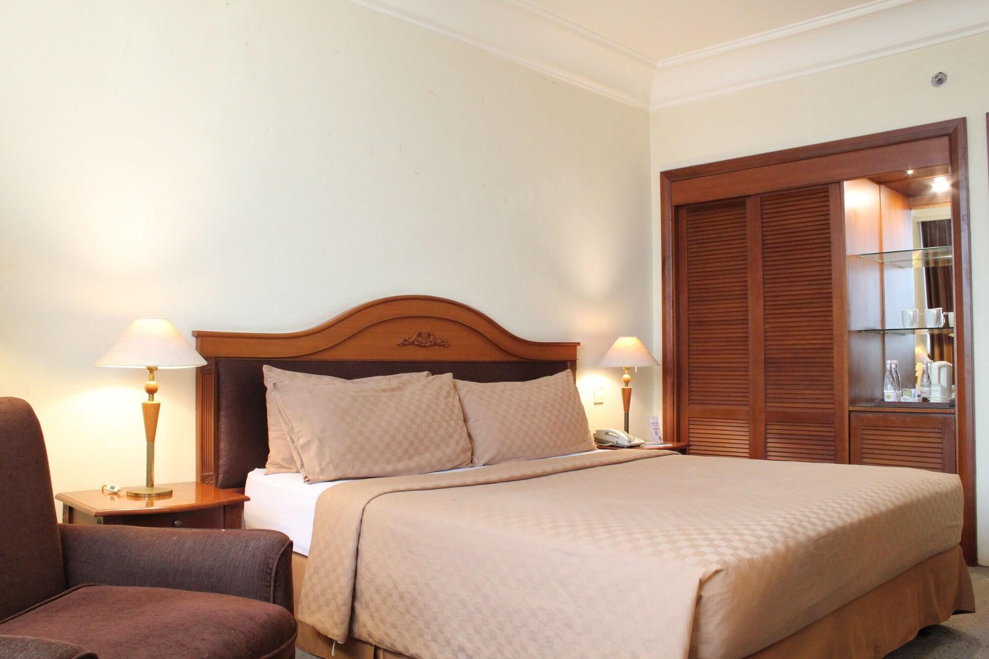 Singgasana Hotel Makassar Ngoại thất bức ảnh
