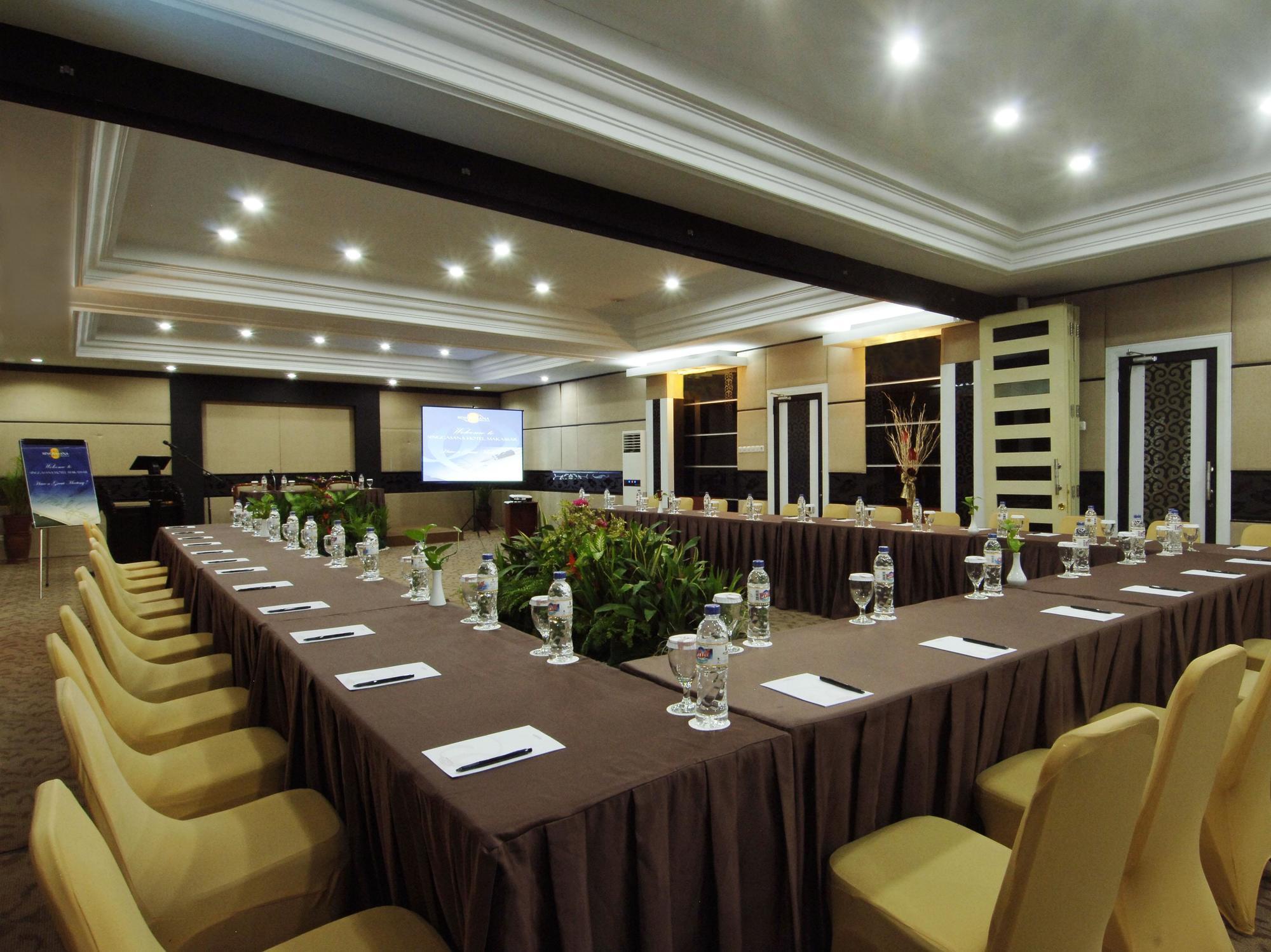 Singgasana Hotel Makassar Ngoại thất bức ảnh