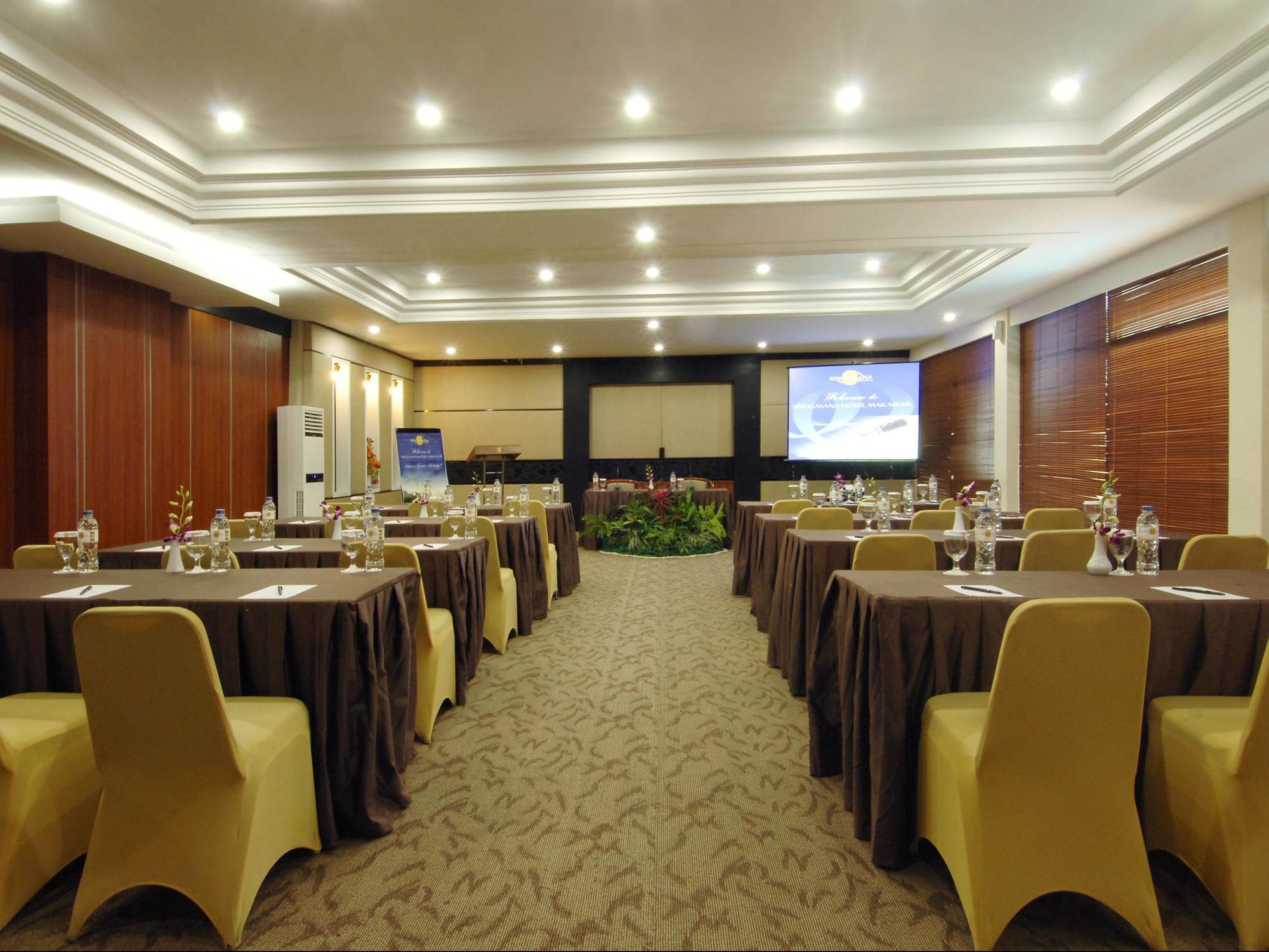 Singgasana Hotel Makassar Ngoại thất bức ảnh