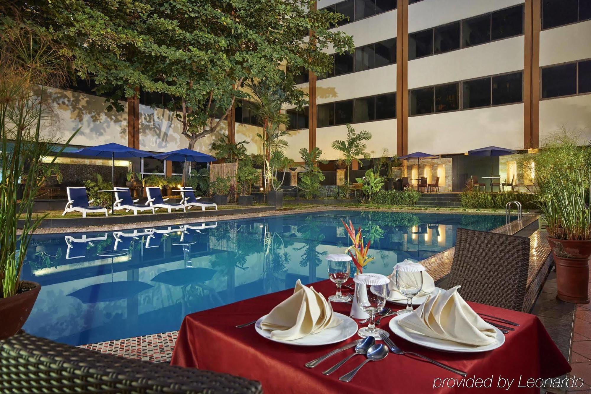 Singgasana Hotel Makassar Ngoại thất bức ảnh
