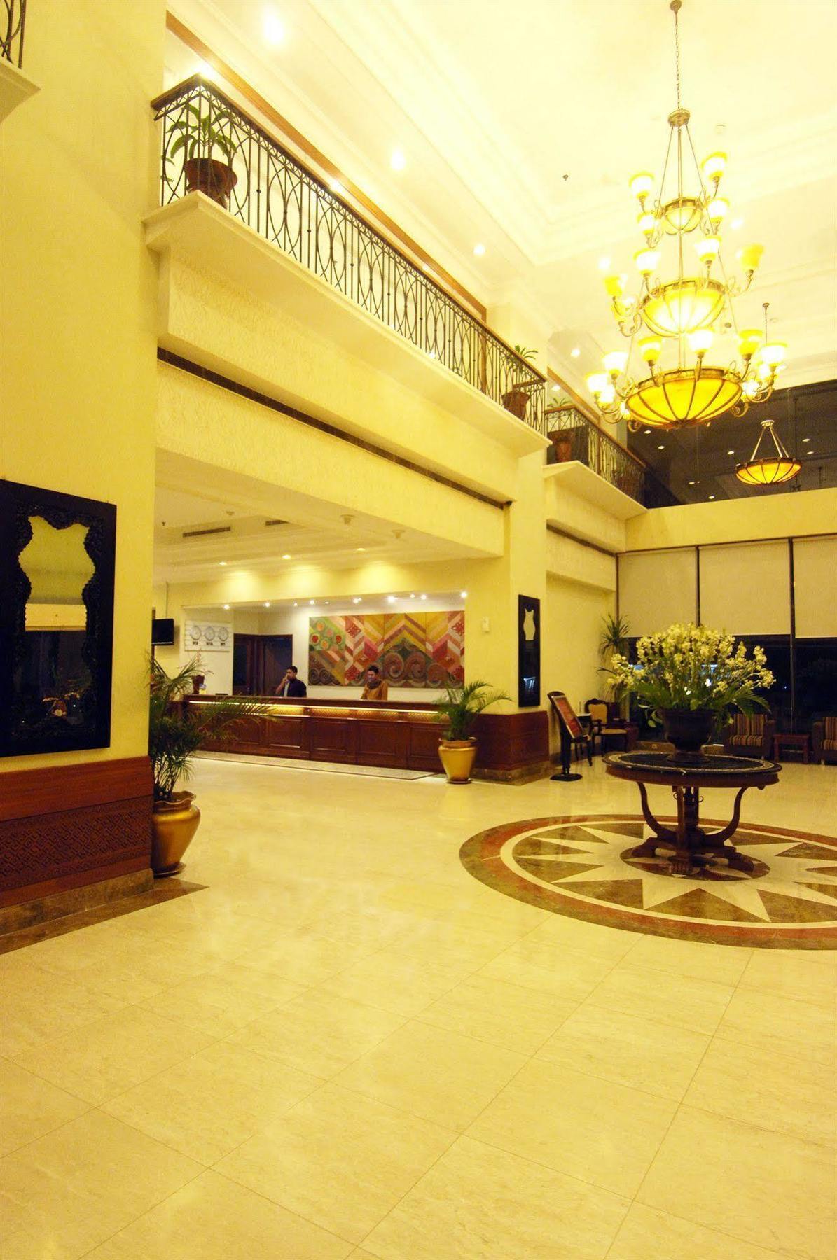 Singgasana Hotel Makassar Ngoại thất bức ảnh