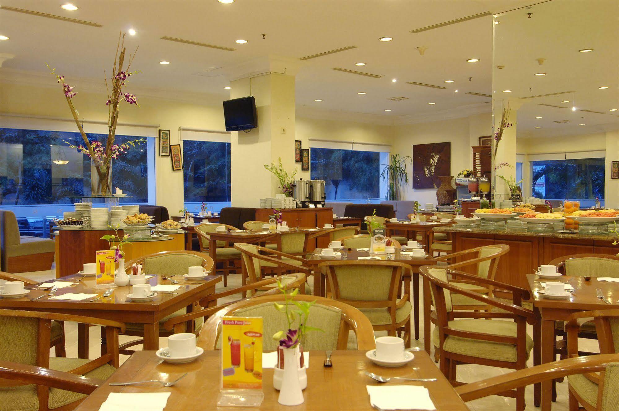 Singgasana Hotel Makassar Ngoại thất bức ảnh