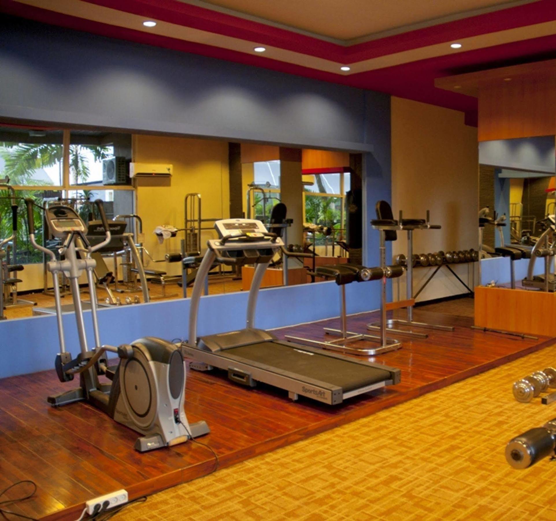 Singgasana Hotel Makassar Ngoại thất bức ảnh