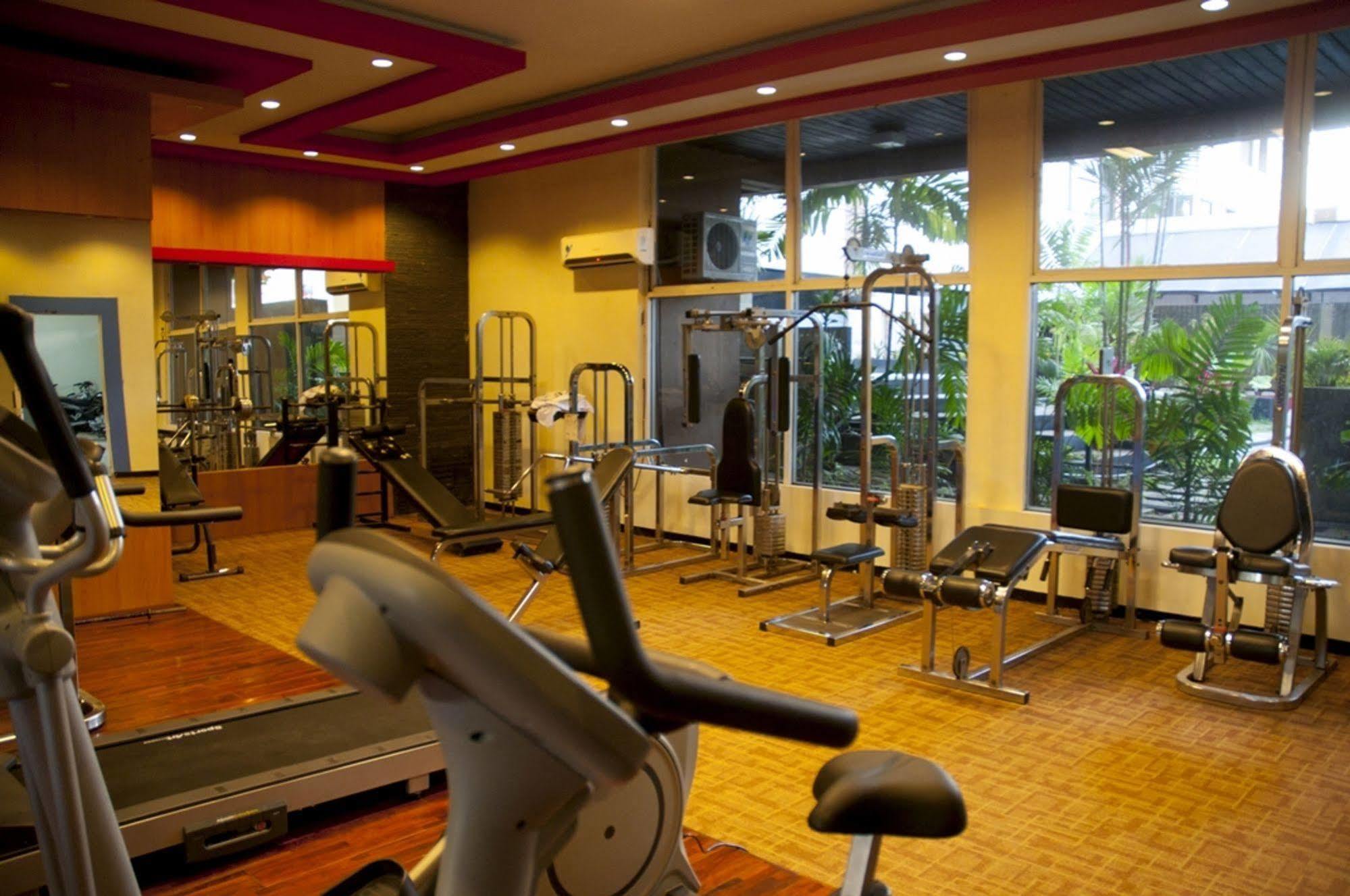 Singgasana Hotel Makassar Ngoại thất bức ảnh