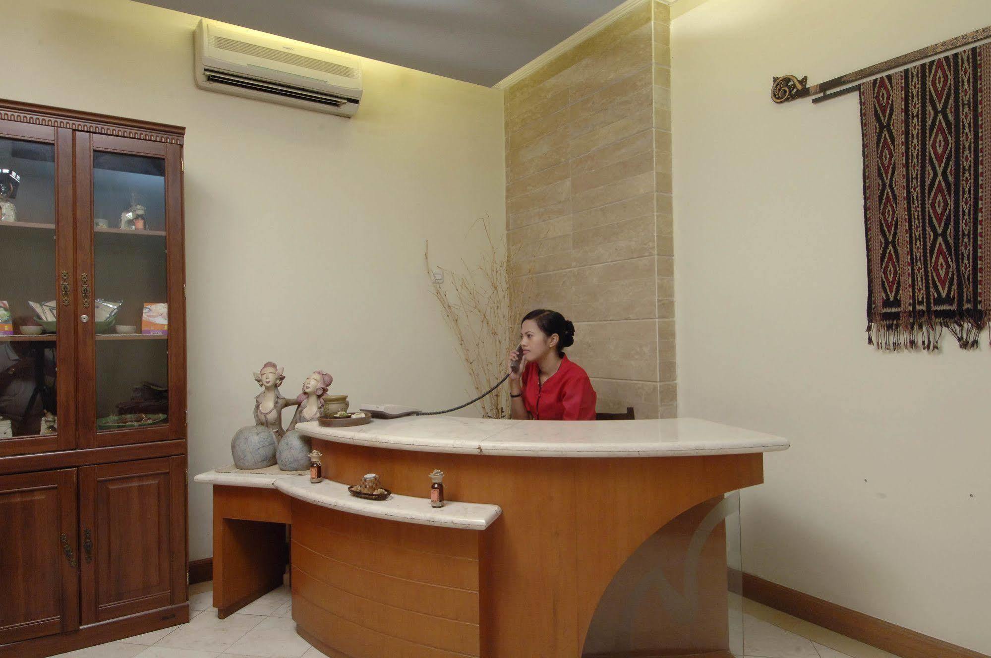 Singgasana Hotel Makassar Ngoại thất bức ảnh