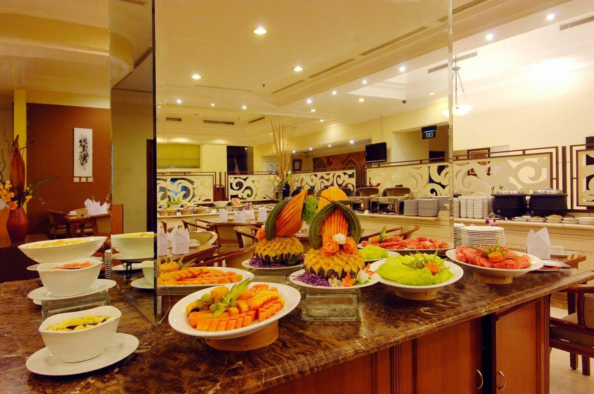 Singgasana Hotel Makassar Ngoại thất bức ảnh