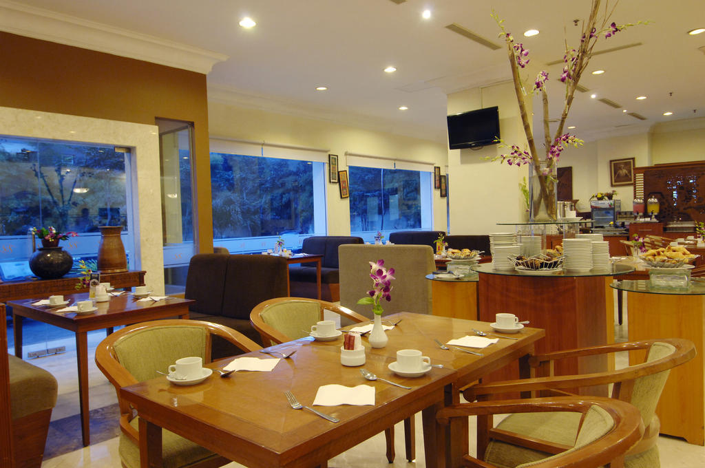 Singgasana Hotel Makassar Ngoại thất bức ảnh