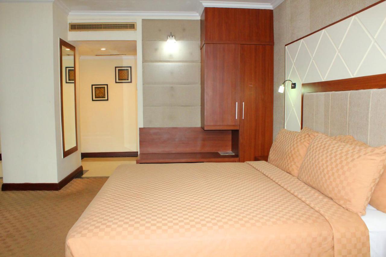Singgasana Hotel Makassar Ngoại thất bức ảnh